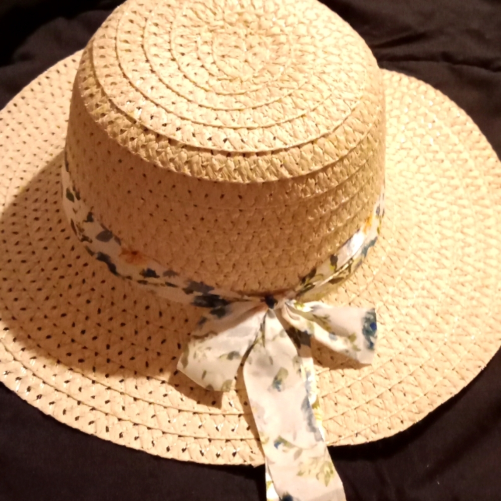 Ladies straw hat